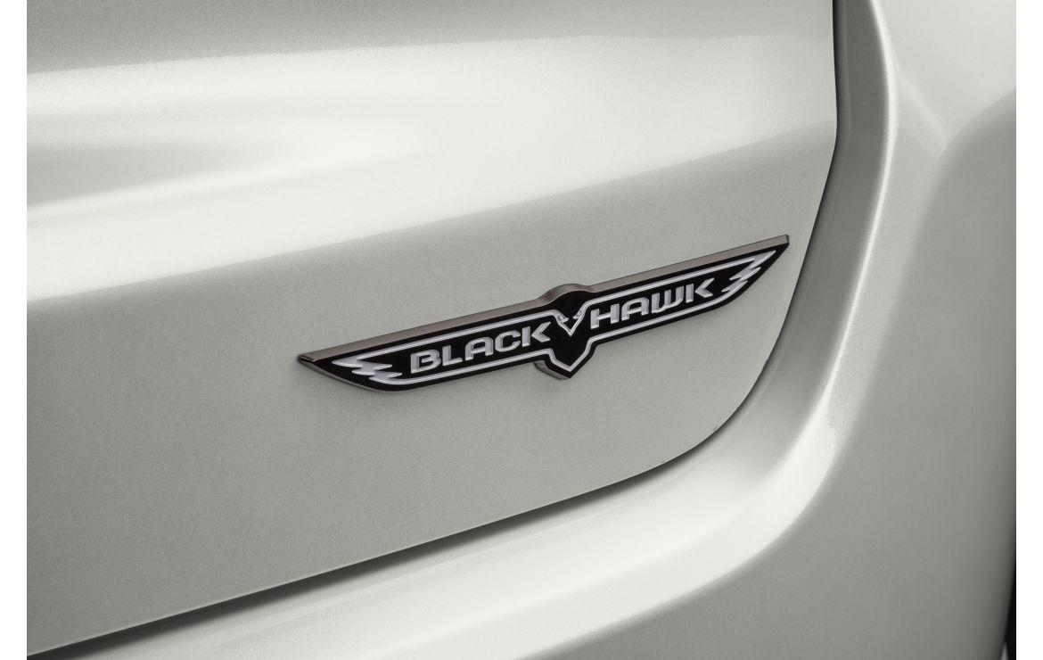 Jeep presenta la nueva línea Blackhawk para los modelos Compass y Commander 2025