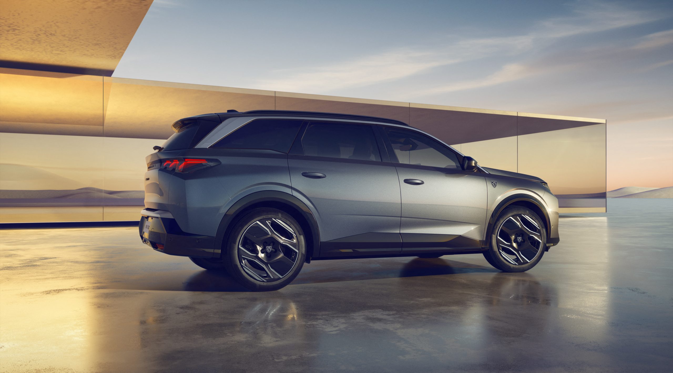 Mundo SUV: el Nuevo Peugeot 5008 Gt eleva el estándar del segmento de los 7 plazas